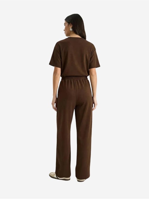 Conjunto de dos piezas de talle medio y pierna ancha con camiseta de cuello redondo. Lucci - Kiabi Conjunto de dos piezas de talle medio y pierna ancha con camiseta de cuello redondo. Lucci - Kiabi