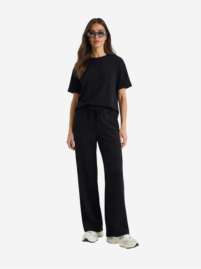 Conjunto de dos piezas de talle medio y pierna ancha con camiseta de cuello redondo. Lucci Negro - Kiabi