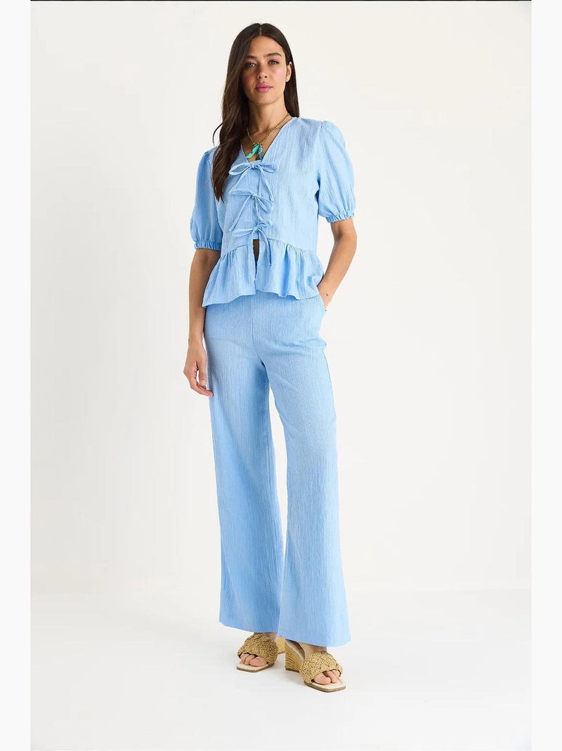 Conjunto de dos piezas texturizado con escote en v, cintura alta y pierna ancha lucci Azul cielo - Kiabi