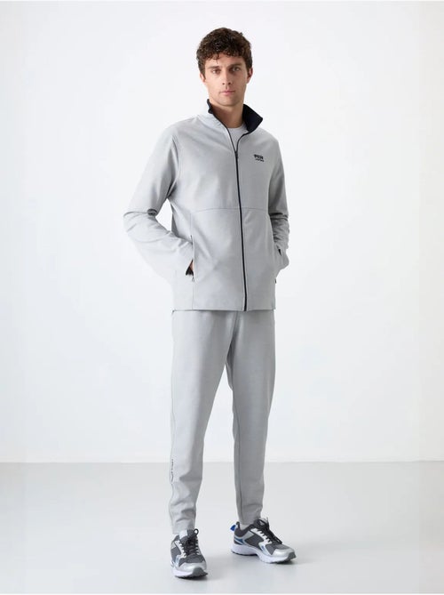 Conjunto de hombre de sudadera con cuello con cremallera y pantalón tommy - Kiabi Conjunto de hombre de sudadera con cuello con cremallera y pantalón tommy - Kiabi