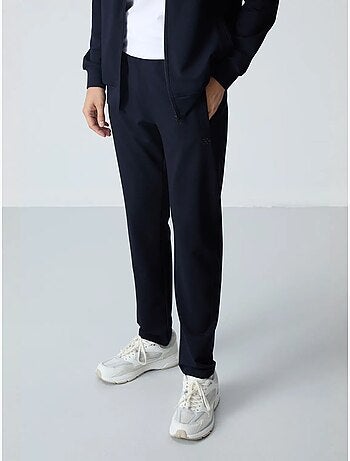 Conjunto de hombre de sudadera con cuello con cremallera y pantalón tommy
