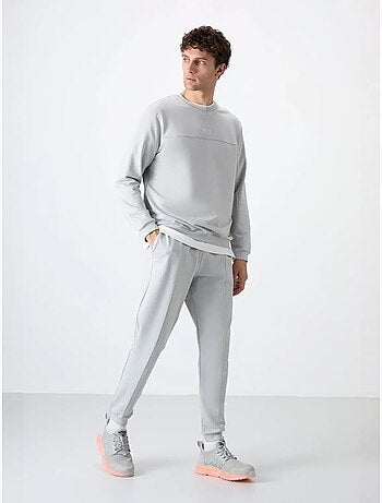 Conjunto de hombre de sudadera de forro polar y pantalón tommy