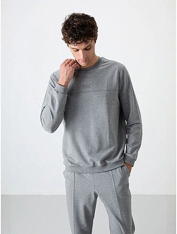 Conjunto de hombre de sudadera de forro polar y pantalón tommy