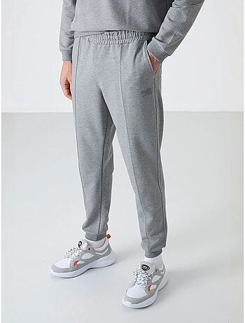 Conjunto de hombre de sudadera de forro polar y pantalón tommy
