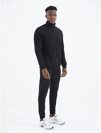 Conjunto de hombre de sudadera de forro polar y pantalón tommy