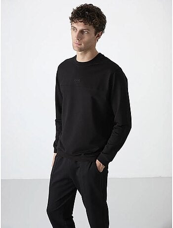Conjunto de hombre de sudadera de forro polar y pantalón tommy