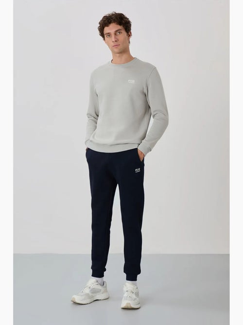 Conjunto de hombre de sudadera y pantalón de felpa de algodón y poliéster tommy - Kiabi Conjunto de hombre de sudadera y pantalón de felpa de algodón y poliéster tommy - Kiabi