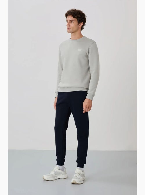 Conjunto de hombre de sudadera y pantalón de felpa de algodón y poliéster tommy - Kiabi Conjunto de hombre de sudadera y pantalón de felpa de algodón y poliéster tommy - Kiabi