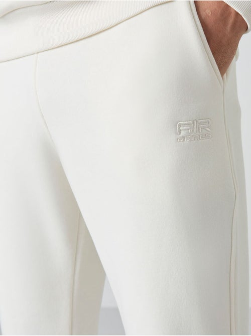 Conjunto de hombre de sudadera y pantalón de felpa de algodón y poliéster tommy - Kiabi Conjunto de hombre de sudadera y pantalón de felpa de algodón y poliéster tommy - Kiabi