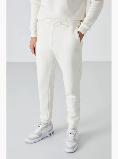 Conjunto de hombre de sudadera y pantalón de felpa de algodón y poliéster tommy - Kiabi Conjunto de hombre de sudadera y pantalón de felpa de algodón y poliéster tommy - Kiabi