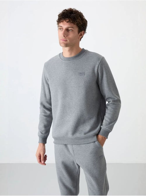 Conjunto de hombre de sudadera y pantalón de felpa de algodón y poliéster tommy - Kiabi Conjunto de hombre de sudadera y pantalón de felpa de algodón y poliéster tommy - Kiabi