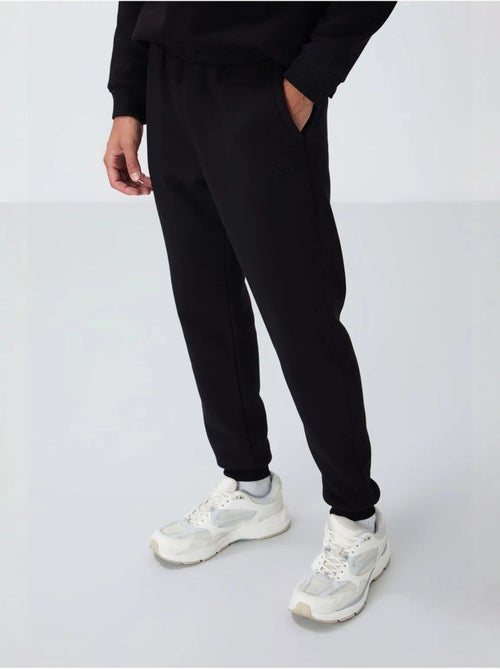 Conjunto de hombre de sudadera y pantalón de felpa de algodón y poliéster tommy - Kiabi Conjunto de hombre de sudadera y pantalón de felpa de algodón y poliéster tommy - Kiabi