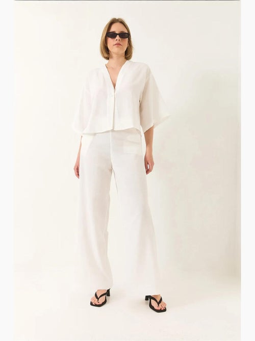 Conjunto de pantalón kimono palazzo de lino con mangas murciélago y cuello en v lucci - Kiabi Conjunto de pantalón kimono palazzo de lino con mangas murciélago y cuello en v lucci - Kiabi