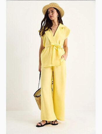 Conjunto de pantalón palazzo modal con chaleco y detalle de bolsillo de bianco lucci