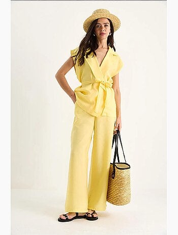 Conjunto de pantalón palazzo modal con chaleco y detalle de bolsillo de bianco lucci