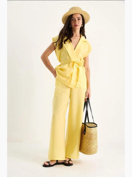 Conjunto de pantalón palazzo modal con chaleco y detalle de bolsillo de bianco lucci - Kiabi Conjunto de pantalón palazzo modal con chaleco y detalle de bolsillo de bianco lucci - Kiabi
