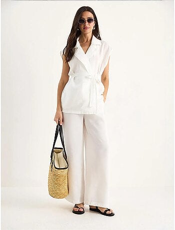 Conjunto de pantalón palazzo modal con chaleco y detalle de bolsillo de bianco lucci