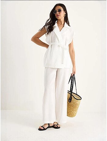 Conjunto de pantalón palazzo modal con chaleco y detalle de bolsillo de bianco lucci