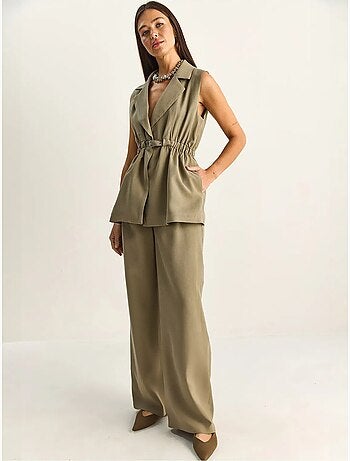 Conjunto de pernera ancha de talle alto con cuello de chaqueta lucci