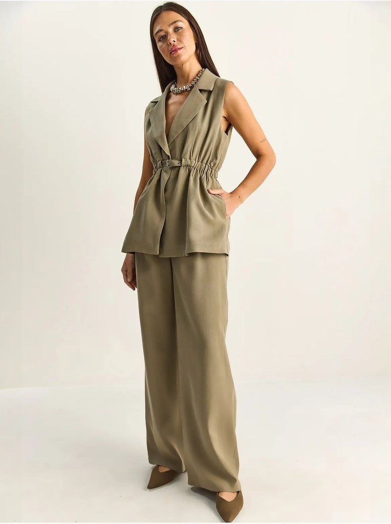 Conjunto de pernera ancha de talle alto con cuello de chaqueta lucci Caqui - Kiabi