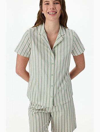 Conjunto de pijama cómodo a rayas con camisa de manga corta penti