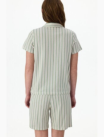 Conjunto de pijama cómodo a rayas con camisa de manga corta penti