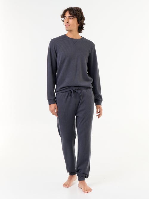 Conjunto de pijama largo de camiseta y pantalón gofrado - 2 piezas - Kiabi Conjunto de pijama largo de camiseta y pantalón gofrado - 2 piezas - Kiabi