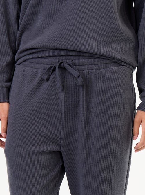 Conjunto de pijama largo de camiseta y pantalón gofrado - 2 piezas - Kiabi Conjunto de pijama largo de camiseta y pantalón gofrado - 2 piezas - Kiabi