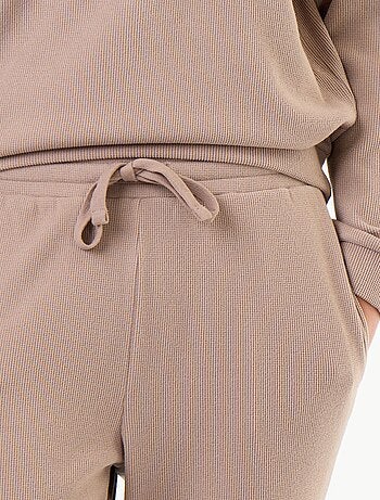 Conjunto de pijama largo de camiseta y pantalón gofrado - 2 piezas