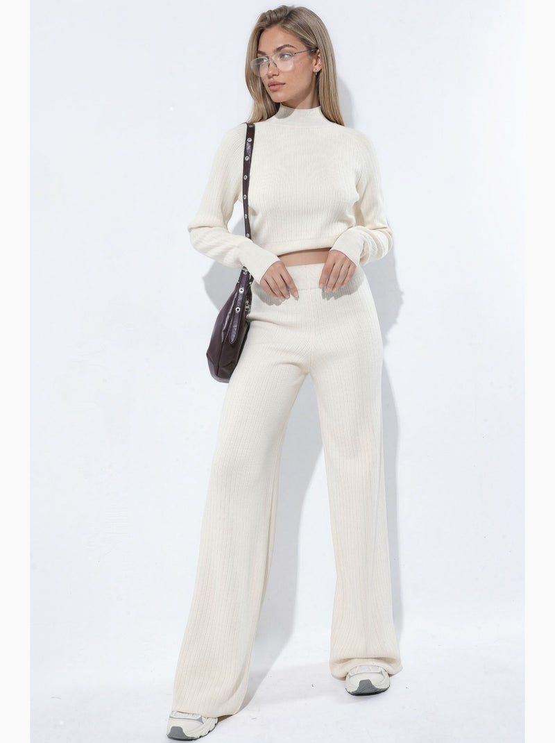 Conjunto de punto de suéter crop de media cuello alto y pantalón hiccup Crema - Kiabi