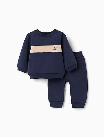 Conjunto de sudadera y pantalones de chándal perchados