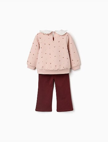 Conjunto de sudadera y un pantalón de algodón