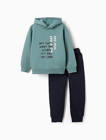 Conjunto de sudadera y un pantalón perchados con estampado