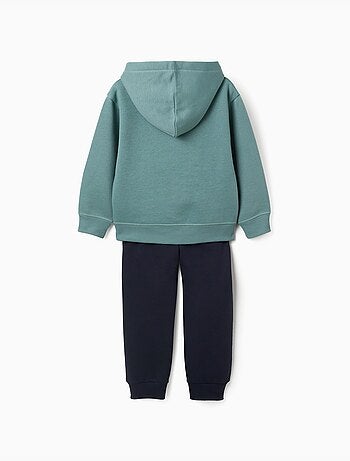 Conjunto de sudadera y un pantalón perchados con estampado