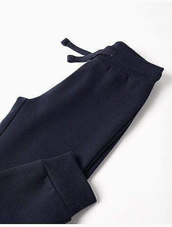 Conjunto de sudadera y un pantalón perchados con estampado