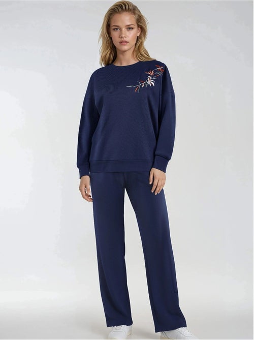 Conjunto largo de dos piezas con cuello redondo bordado y pantalones de pierna ancha hiccup - Kiabi Conjunto largo de dos piezas con cuello redondo bordado y pantalones de pierna ancha hiccup - Kiabi