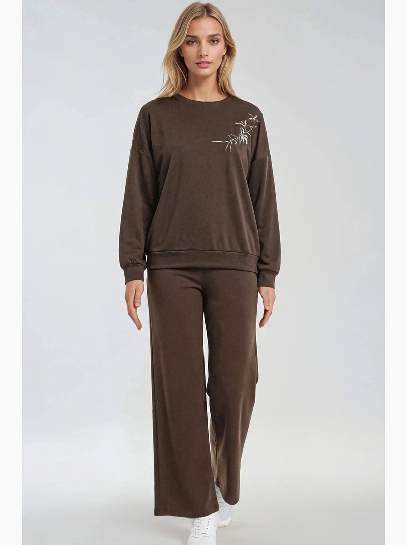 Conjunto largo de dos piezas con cuello redondo bordado y pantalones de pierna ancha hiccup Marrón chocolate - Kiabi