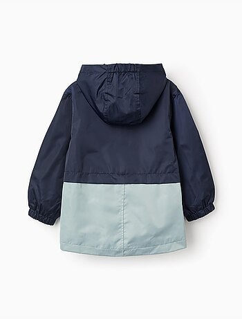 Cortavientos con capucha y bolsillos