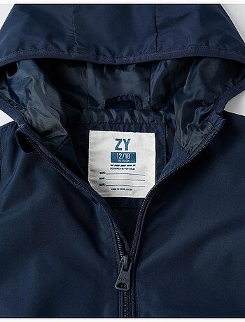 Cortavientos con capucha y bolsillos