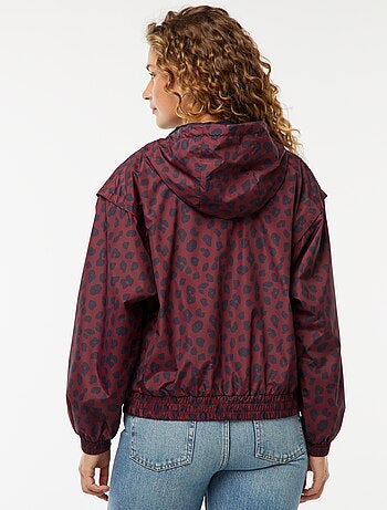 Cortavientos con capucha y estampado de leopardo