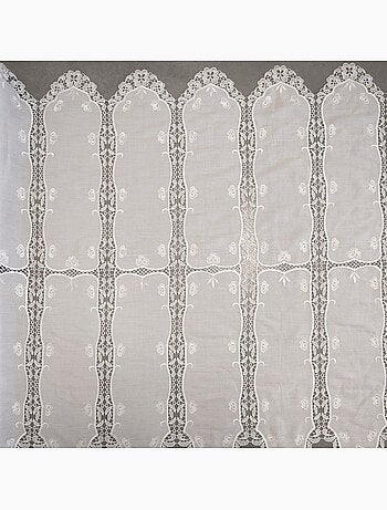Cortina calada con macramé floral