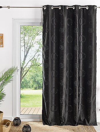 Cortina círculos grandes e hilos plateados