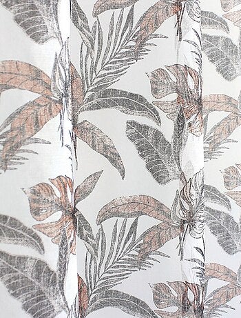 Cortina con impresión metalizada y ojales