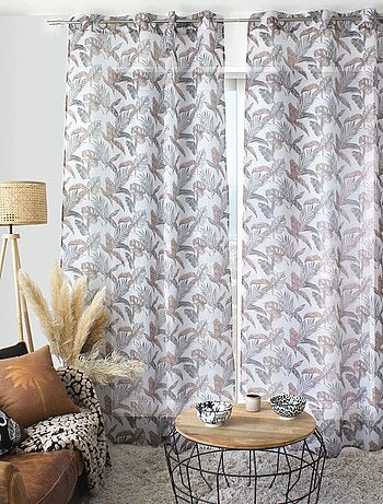 Cortina con impresión metalizada y ojales