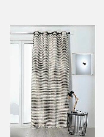 Cortina con motivos geométricos coloridos