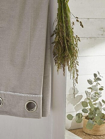 Cortina con ojales estilo romántico con encaje