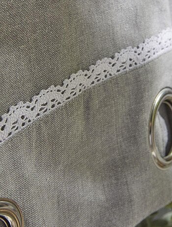 Cortina con ojales estilo romántico