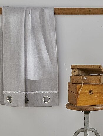 Cortina con ojales romántica con encaje