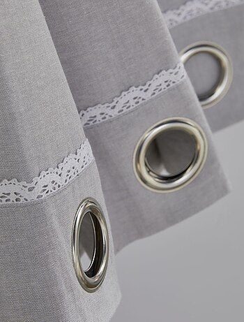 Cortina con ojales romántica con encaje