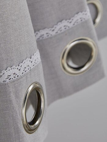 Cortina con ojales romántica con encaje